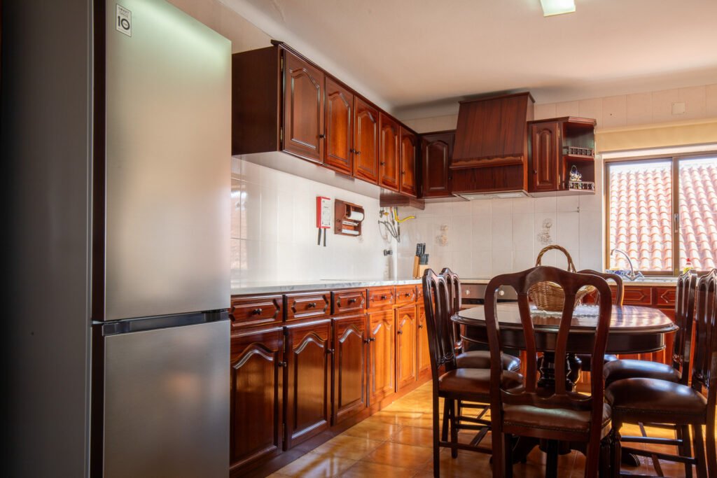 Fully equipped kitchen at Casa da Sogra,in Fajã Grande, with dishwasher, washing machine, and coffee maker with pods